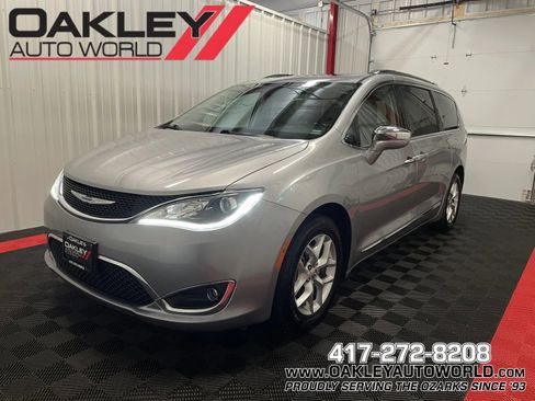Used 2020 Chrysler Pacifica Limited FWD image 1