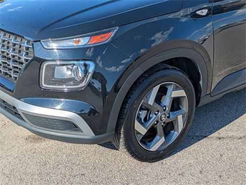Used 2023 Hyundai Venue SEL image 9