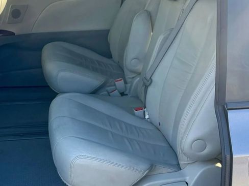 Used 2011 Toyota Sienna XLE w/ XLE Navigation Pkg image 9