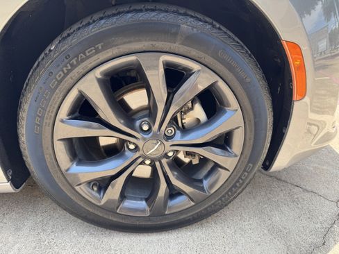 Used 2018 Chrysler Pacifica Touring Plus w/ S Appearance Package FWD image 13