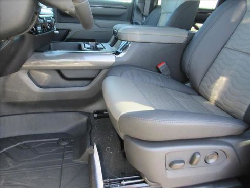 New 2026 Chevrolet Silverado 2500 ZR2 image 18