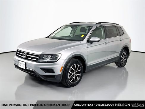 Used 2021 Volkswagen Tiguan SE image 1