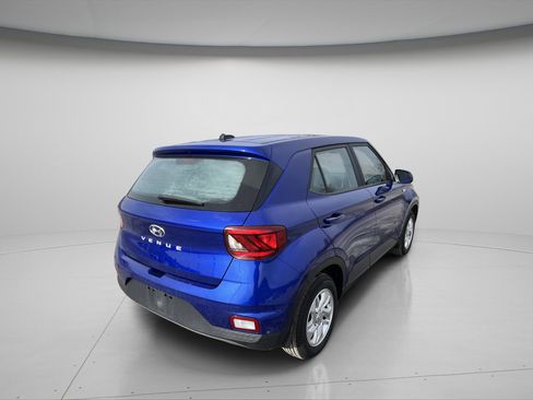 Used 2023 Hyundai Venue SE image 7