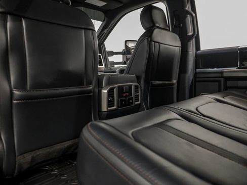 Used 2022 Ford F450 Platinum w/ FX4 Off-Road Package image 41