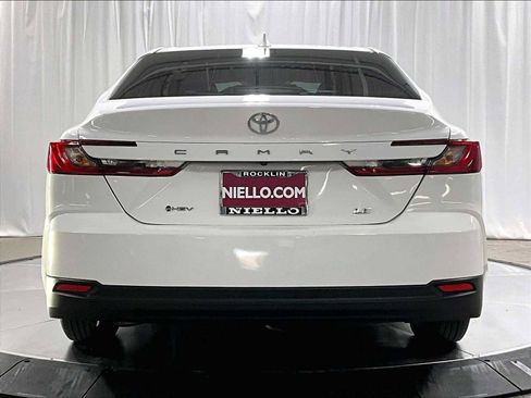 Used 2025 Toyota Camry LE image 9