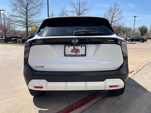 Used 2025 Nissan Kicks SV image 7