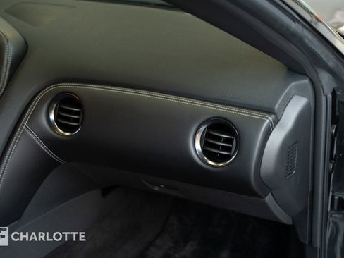 Used 2015 Nissan GT-R Premium image 30