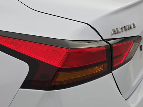 Certified 2025 Nissan Altima 2.5 SR FWD image 32