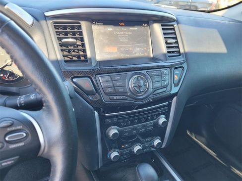 Used 2020 Nissan Pathfinder SL image 27