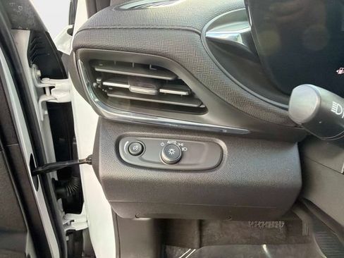 Used 2025 Buick Envista Preferred w/ Convenience I Package FWD image 30
