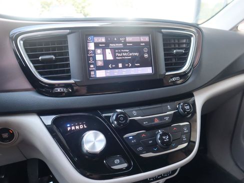 Used 2023 Chrysler Voyager LX FWD image 65