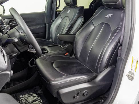 Used 2024 Chrysler Pacifica Limited FWD image 24