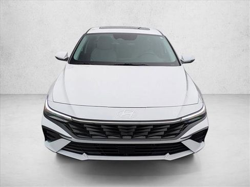 Certified 2025 Hyundai Elantra Limited image 3