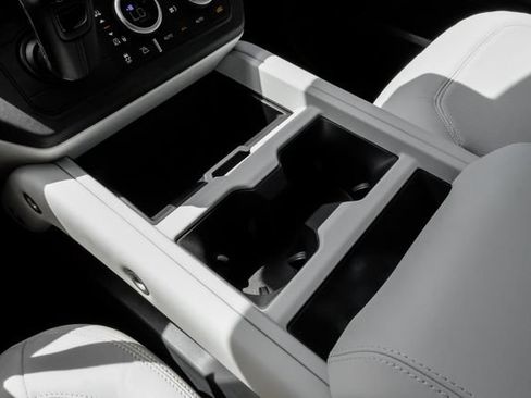 New 2026 Land Rover Defender 130 X-Dynamic SE AWD/4WD image 33