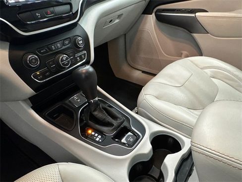 Used 2019 Jeep Cherokee Limited w/ Trailer Tow Group image 20