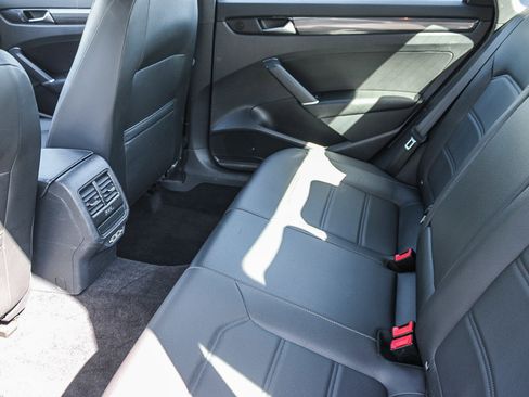 Used 2021 Volkswagen Passat 2.0T R-Line image 19