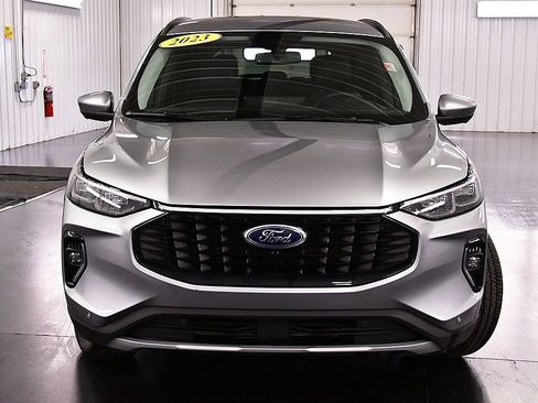 Used 2023 Ford Escape Platinum image 2