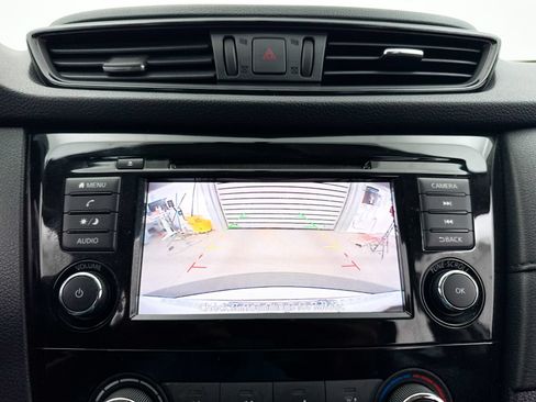 Used 2018 Nissan Rogue S AWD/4WD image 17