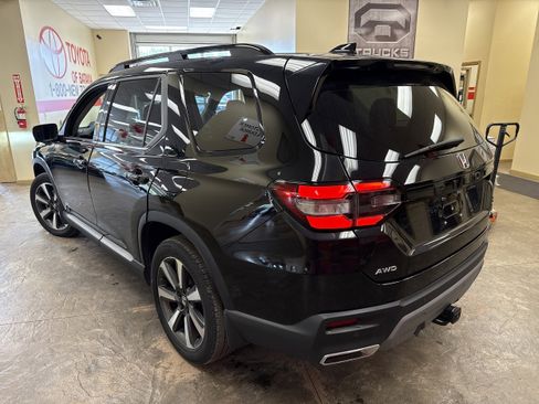 Used 2024 Honda Pilot Touring image 11