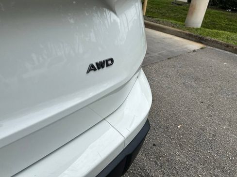 Used 2024 Nissan Rogue S AWD/4WD image 18