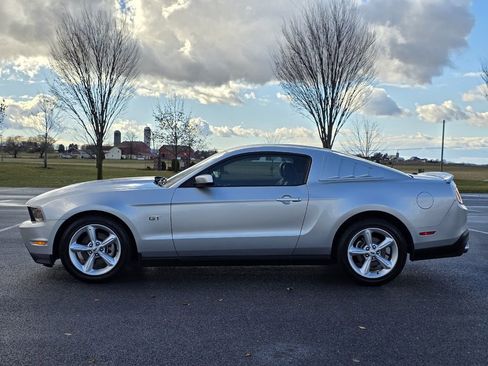 Used 2010 Ford Mustang GT Premium image 5