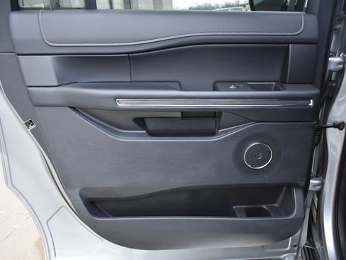 Used 2023 Ford Expedition Max XLT image 39