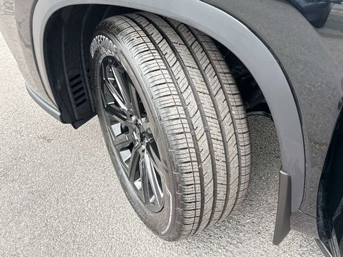 Used 2026 Toyota Highlander XLE image 9