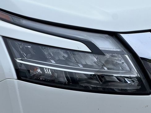 Used 2023 Nissan Pathfinder Platinum image 49