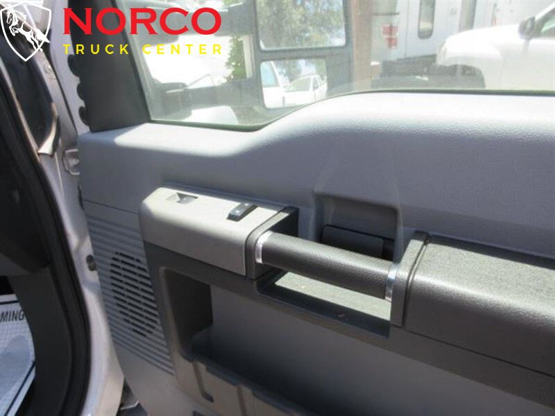 Used 2012 Ford F550 2WD Crew Cab Super Duty image 12