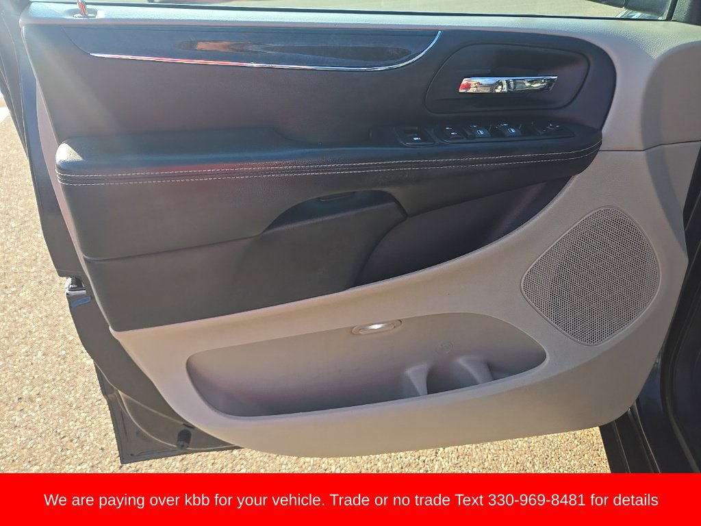 Used 2013 Chrysler Town & Country Touring FWD image 10