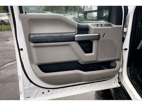 Used 2017 Ford F350 XLT w/ Camper Package image 23