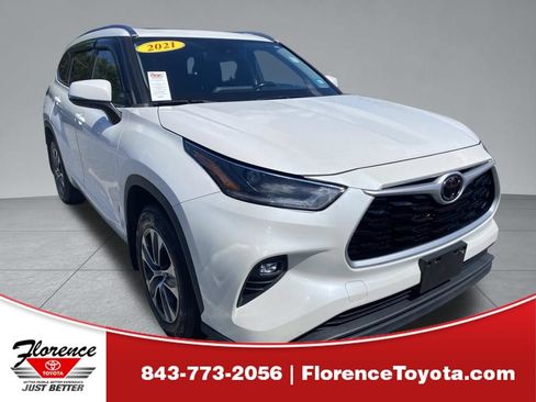 Used 2021 Toyota Highlander XLE AWD/4WD image 1