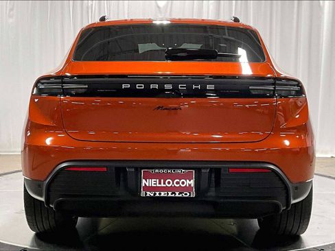 Used 2025 Porsche Macan Electric image 9