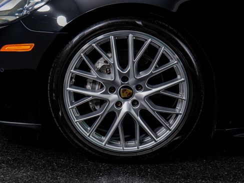 Used 2022 Porsche Panamera 4 Platinum Edition image 19