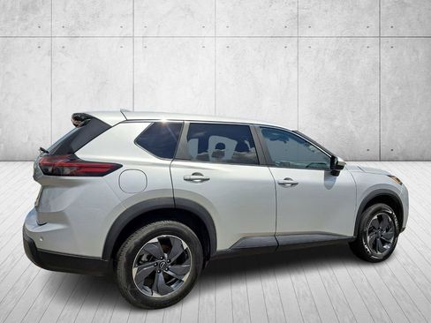 Used 2025 Nissan Rogue SV image 5