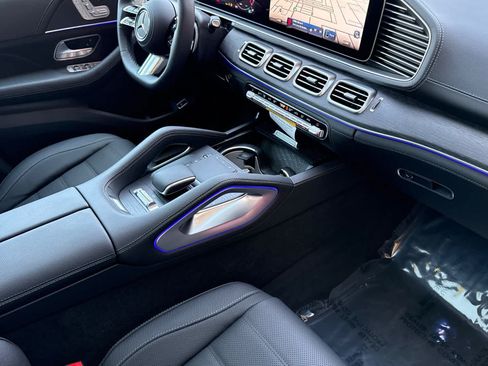 New 2026 Mercedes-Benz GLS 580 4MATIC image 16