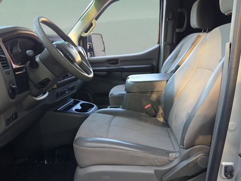 Used 2014 Nissan NV 3500 SV w/ Technology Package image 9