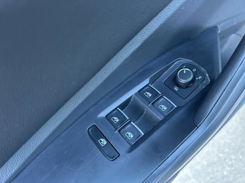 Used 2024 Volkswagen Jetta SE image 15