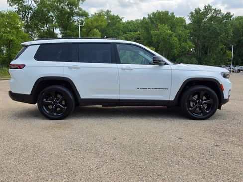 Used 2023 Jeep Grand Cherokee L Limited w/ Black Appearance Package AWD/4WD image 15