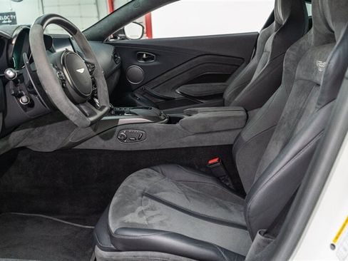 Used 2023 Aston Martin V8 Vantage Coupe RWD image 29