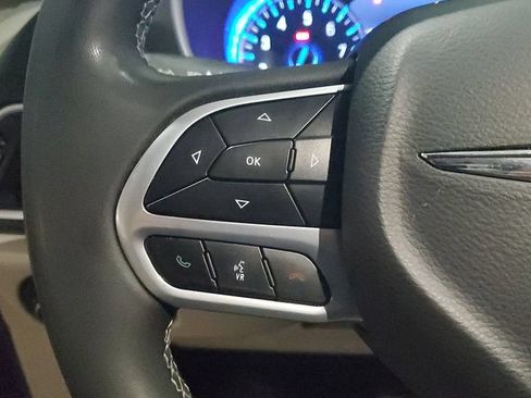 Used 2023 Chrysler Pacifica Touring-L FWD image 29
