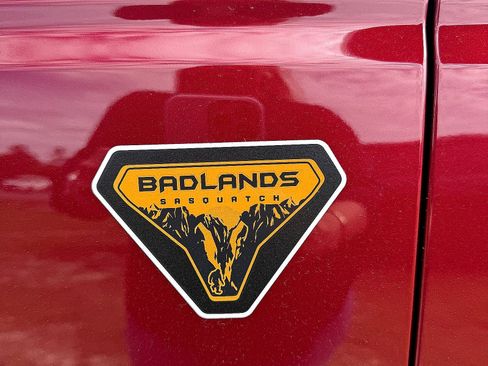 New 2025 Ford Bronco Badlands w/ Sasquatch Package AWD/4WD image 9