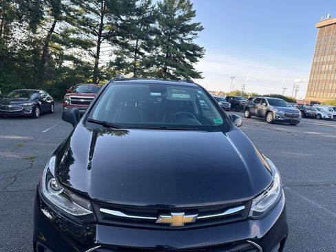 Certified 2021 Chevrolet Trax LT w/ LT Convenience Package AWD/4WD image 4