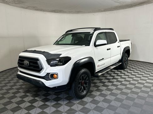 Used 2020 Toyota Tacoma SR5 RWD image 7