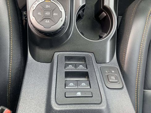 Used 2023 Ford Bronco Badlands image 27