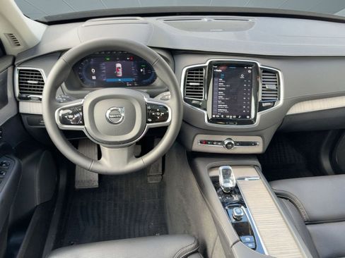 Certified 2024 Volvo XC90 T8 Ultimate w/ Protection Package Premier image 28