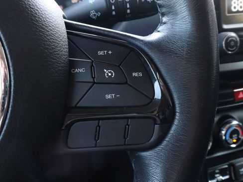 Used 2017 Jeep Renegade Altitude FWD image 28