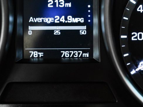 Used 2018 Hyundai Santa Fe SE image 18