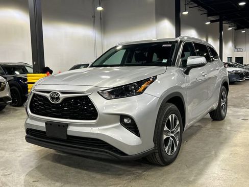 Used 2022 Toyota Highlander XLE FWD image 5