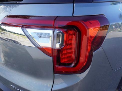 Used 2023 GMC Acadia SLE image 44